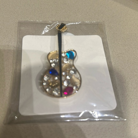Cute little guitar brooch with earrings - Picture 3 of 7